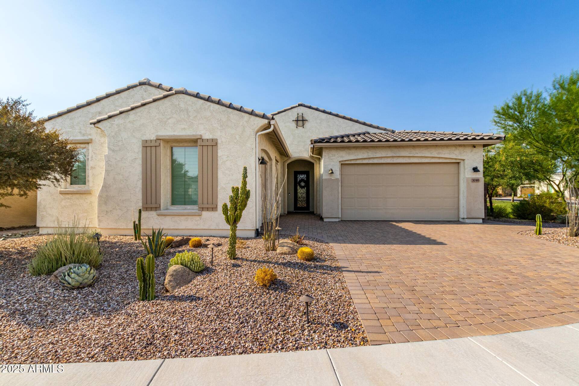 3046 E CREST Lane, Phoenix, AZ 85050