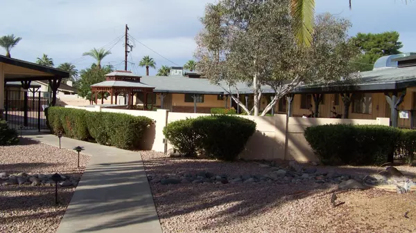6101 E HOLLYHOCK Street #7, Phoenix, AZ 85018