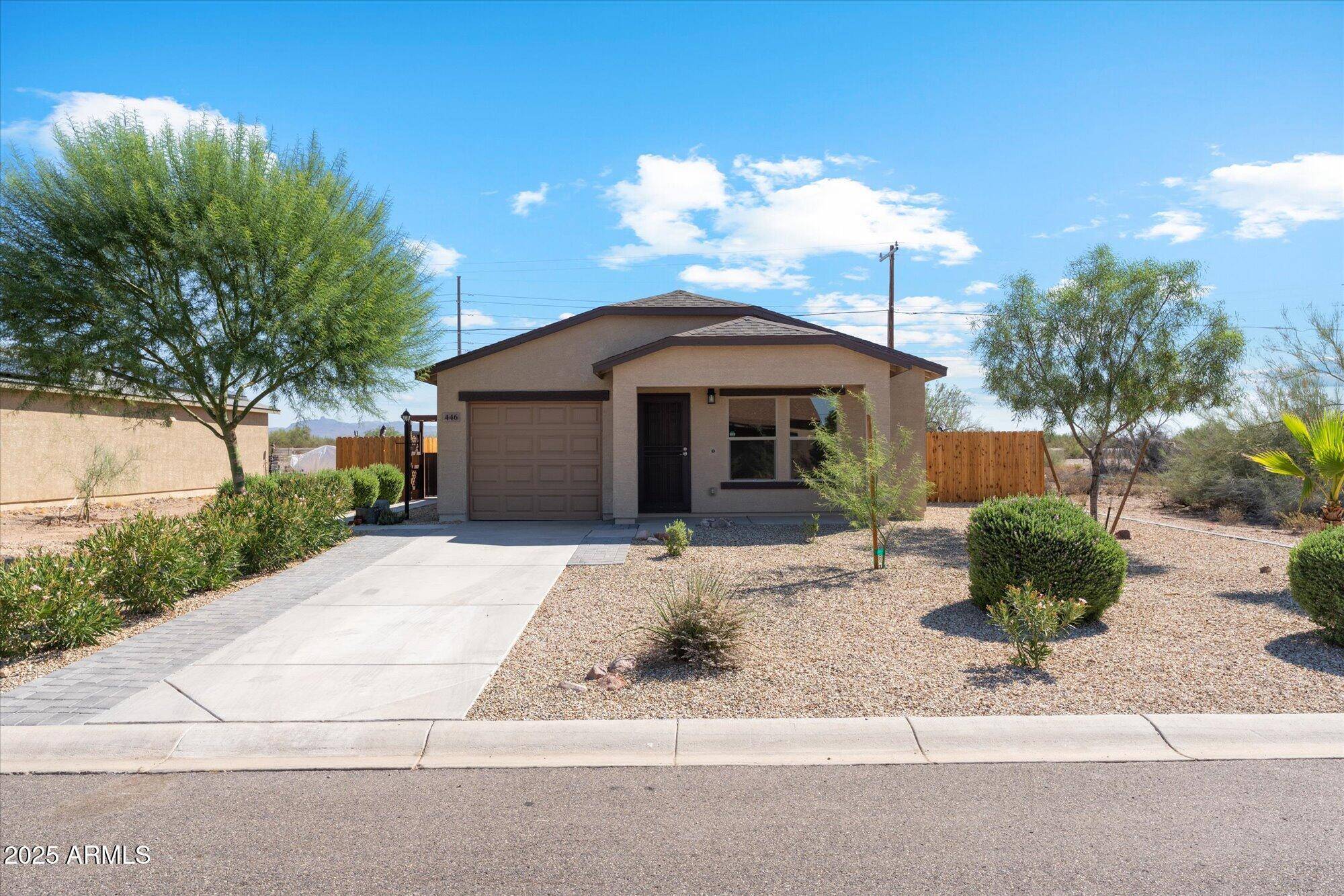 446 Reizen Drive, Morristown, AZ 85342