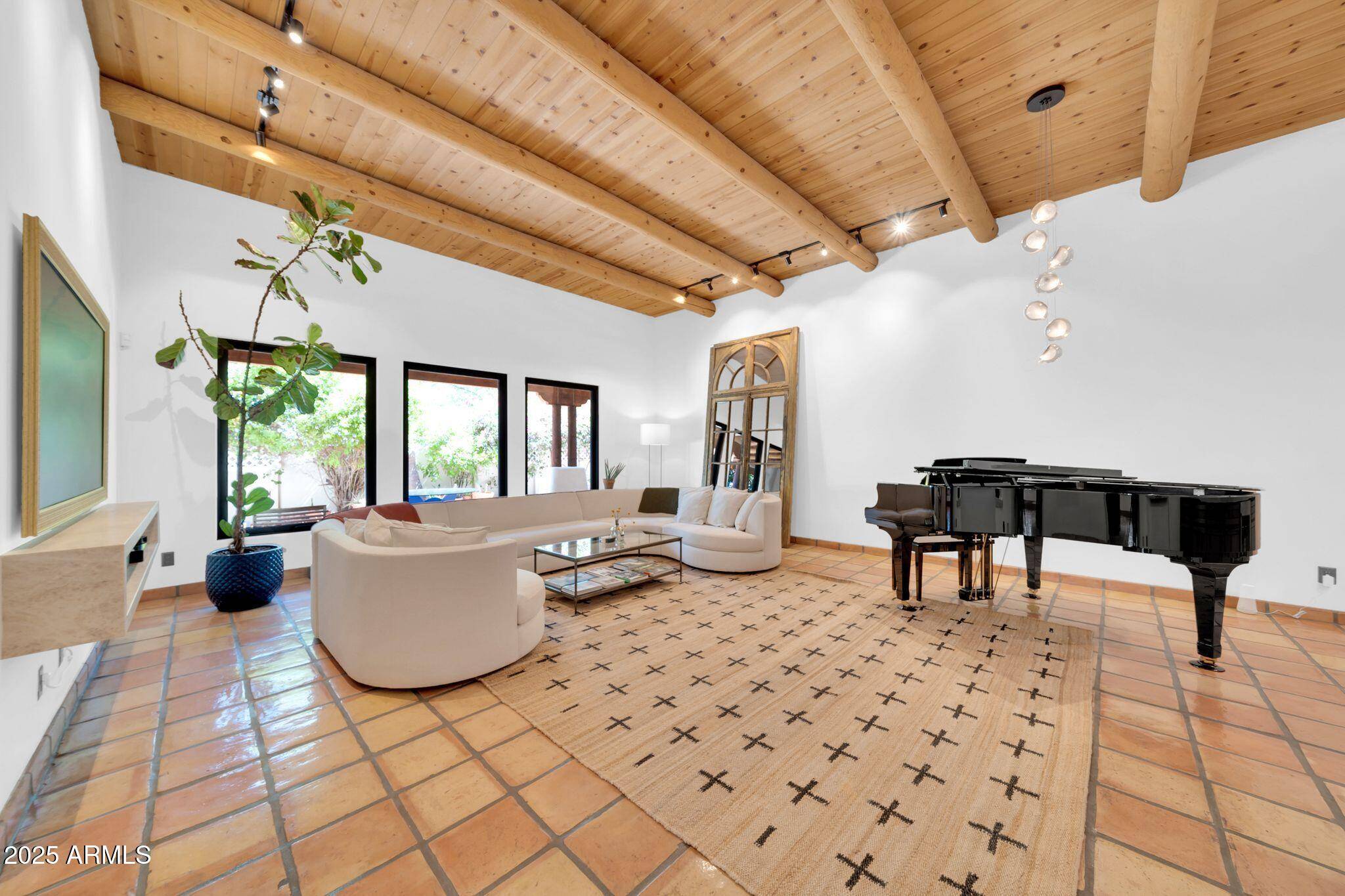 110 E Concorda Drive, Tempe, AZ 85282