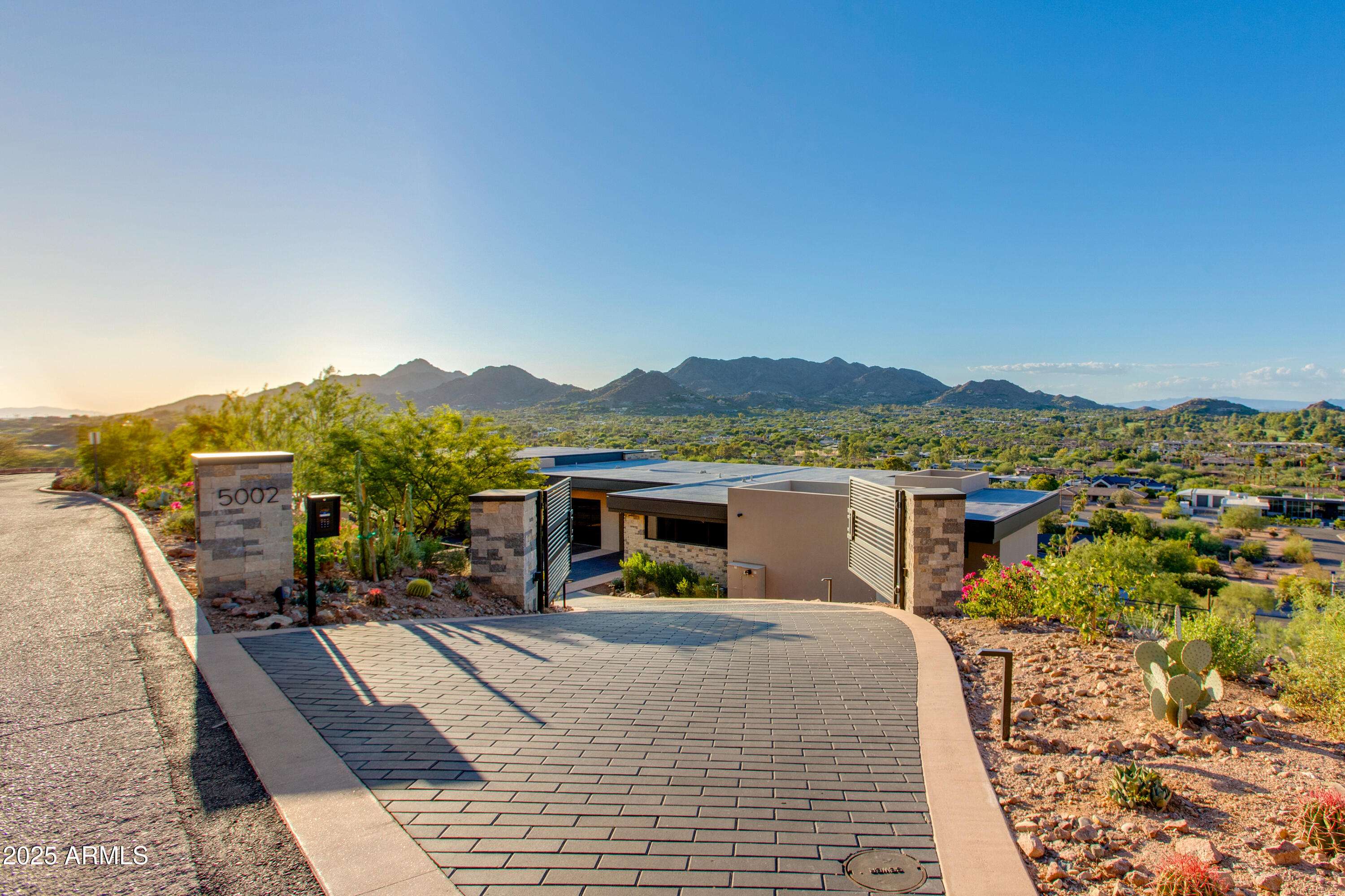 Paradise Valley, AZ 85253,5002 E VALLE VISTA Way