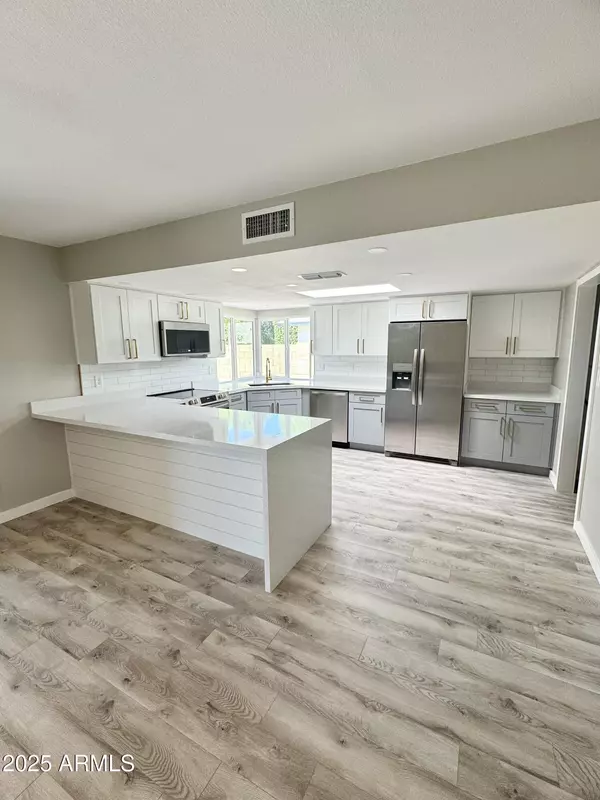 Phoenix, AZ 85022,1102 E GRANDVIEW Road