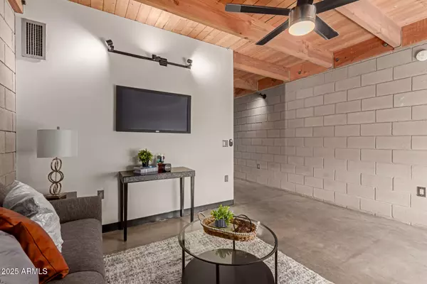 Phoenix, AZ 85006,727 E Portland Street #3