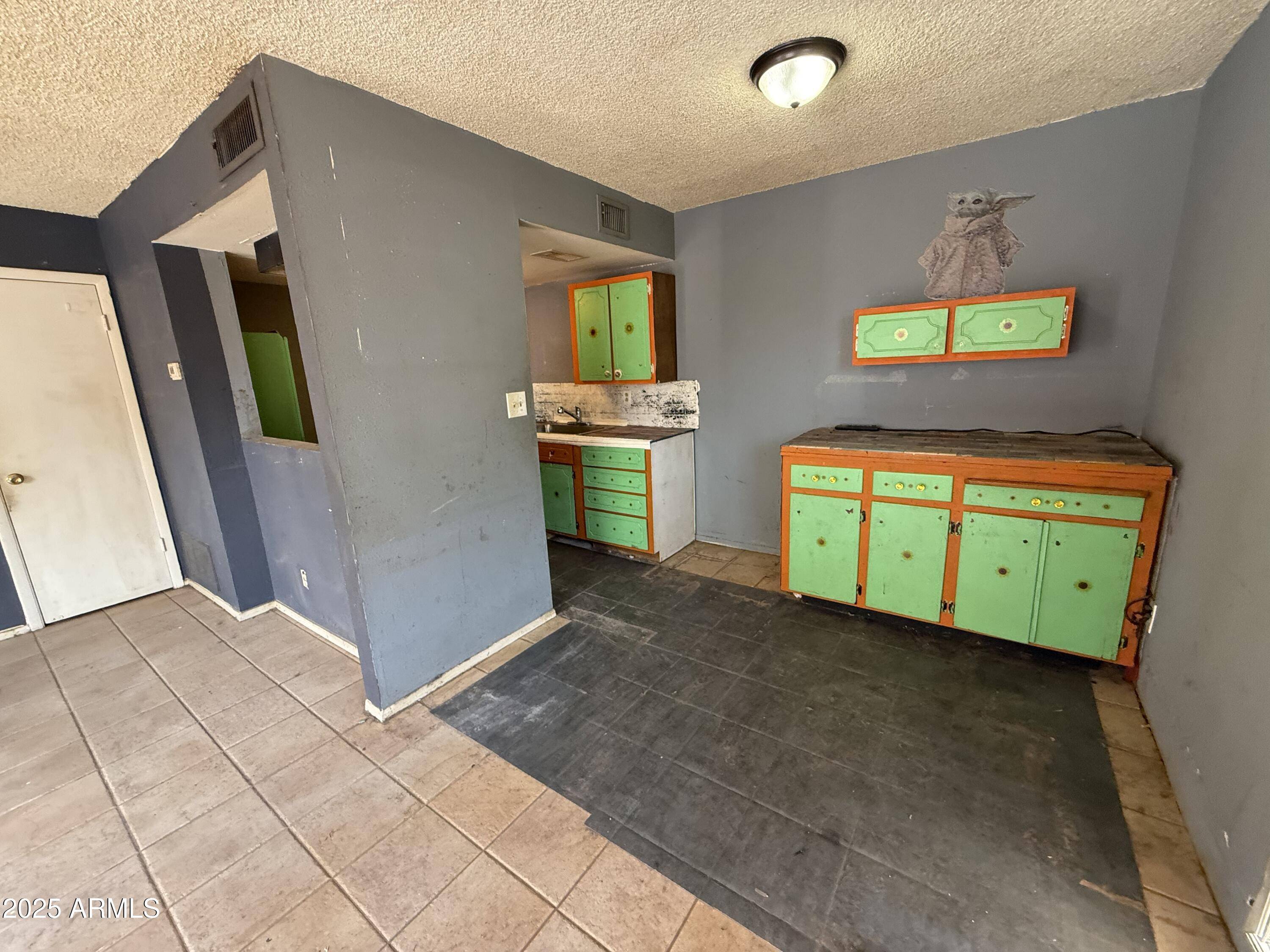 Phoenix, AZ 85040,4513 E Riverside Street