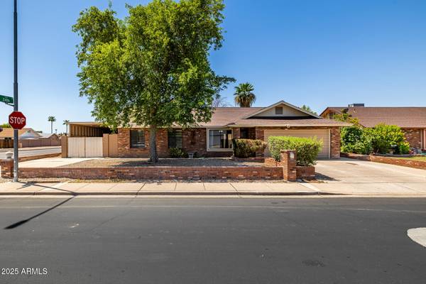 2361 E CAPRI Avenue, Mesa, AZ 85204