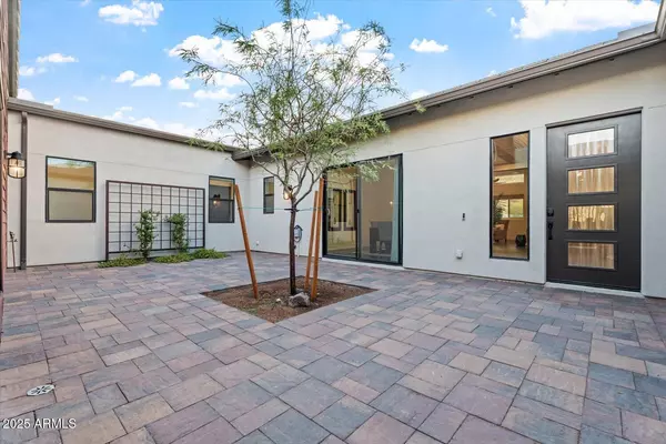 Phoenix, AZ 85042,9527 S 13TH Way