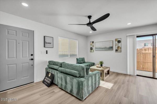 Phoenix, AZ 85020,1208 E LAWRENCE Lane