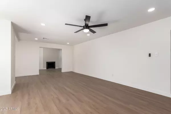 Phoenix, AZ 85014,5724 N 13TH Place