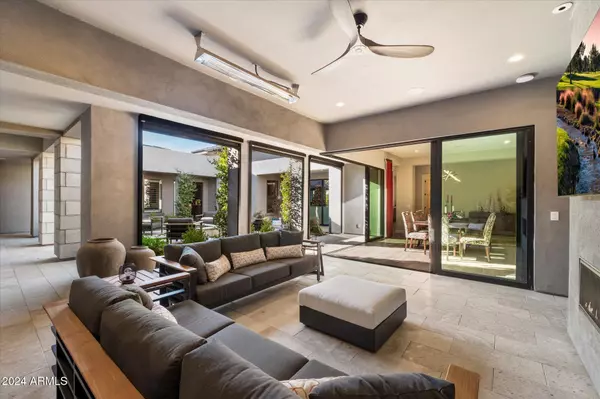 Scottsdale, AZ 85262,11946 E CAVEDALE Drive