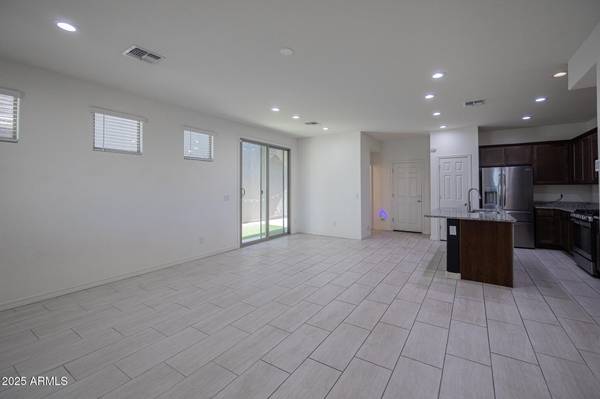 Phoenix, AZ 85043,5818 W ILLINI Street