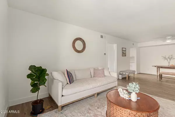 Phoenix, AZ 85018,3825 E CAMELBACK Road #234