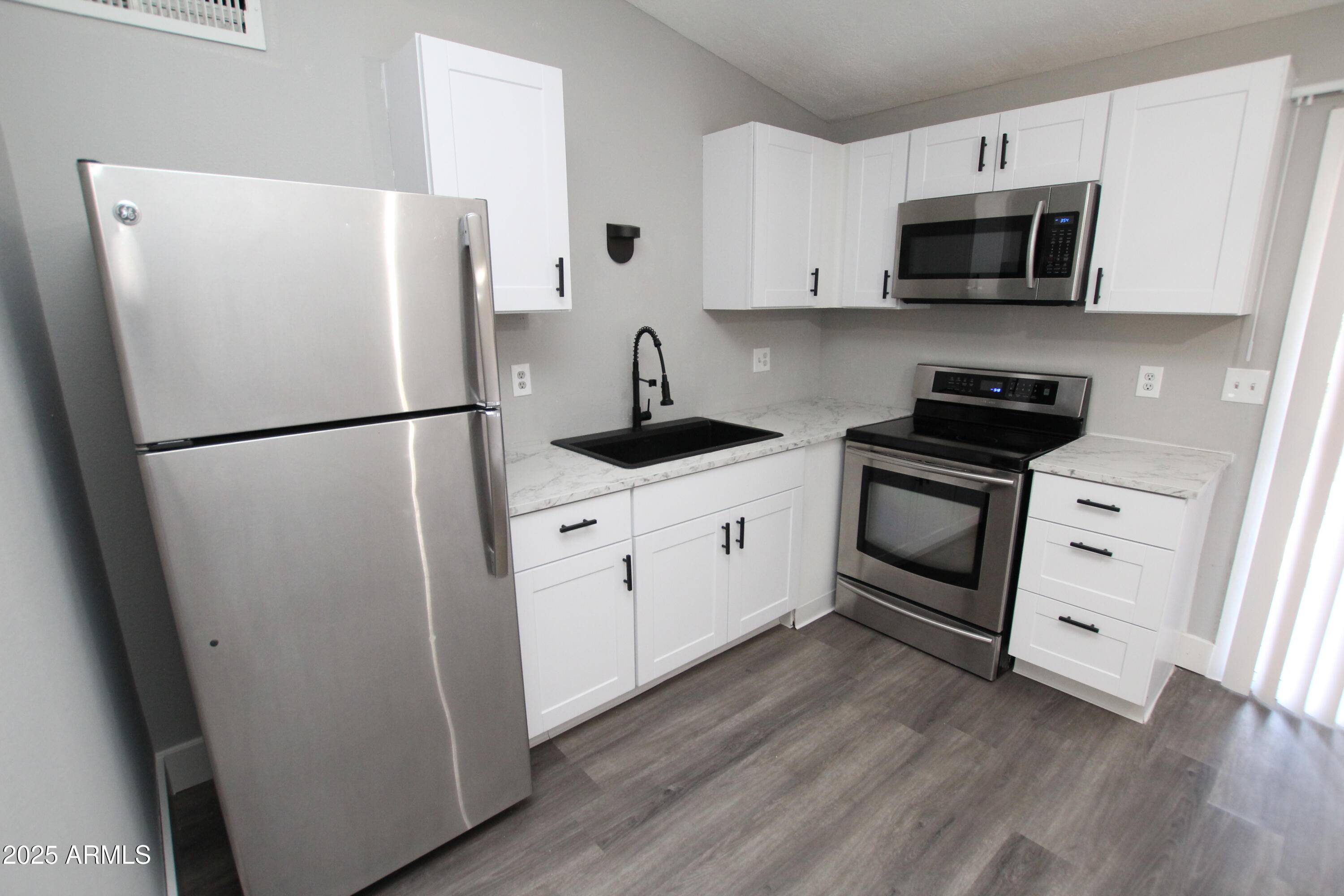 Phoenix, AZ 85033,6711 W OSBORN Road #94