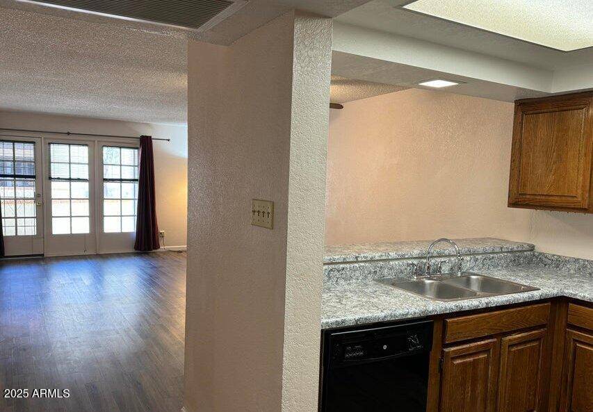 Phoenix, AZ 85027,2121 W UNION HILLS Drive #104