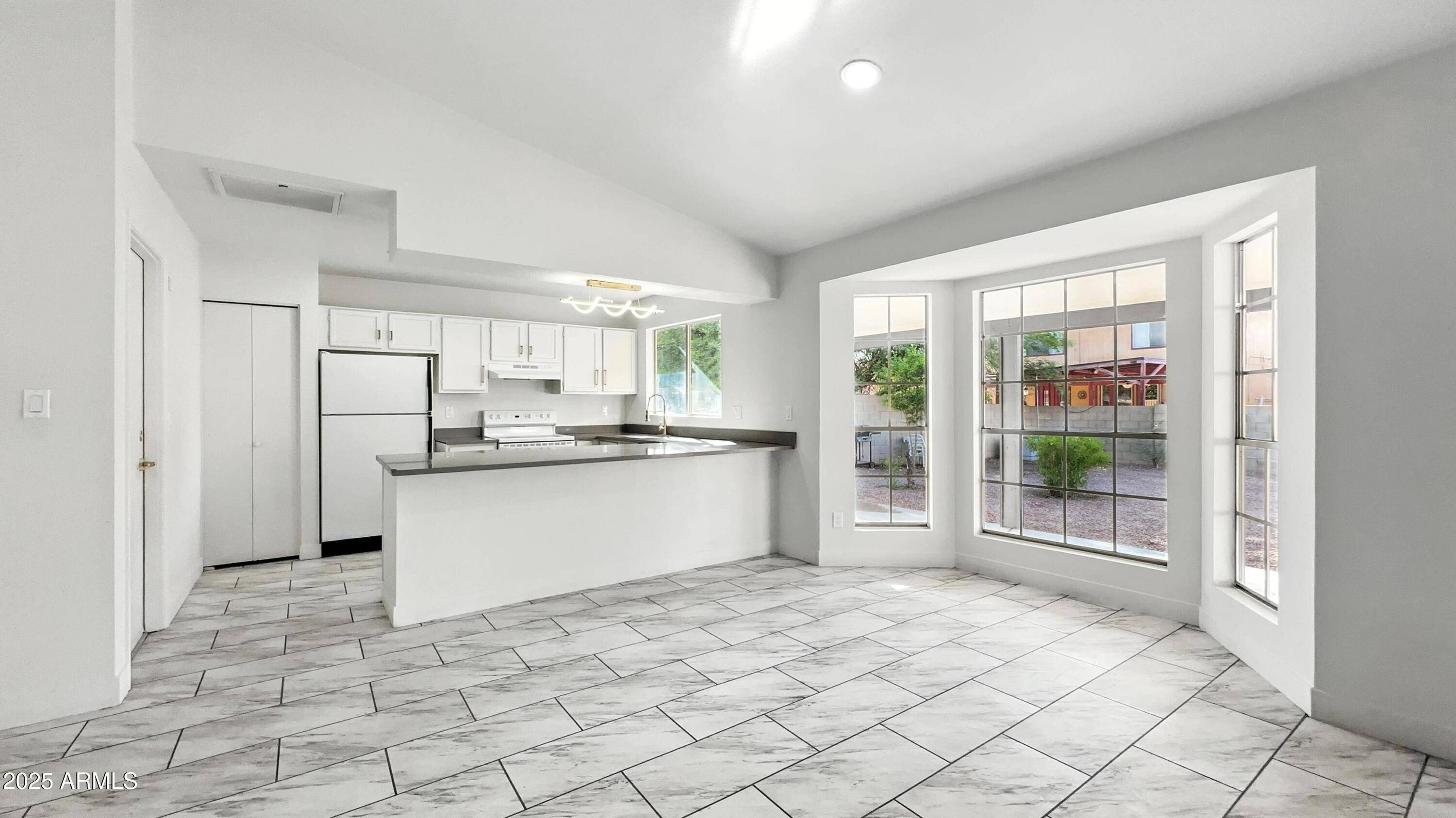 Mesa, AZ 85203,942 E GREENWAY Street