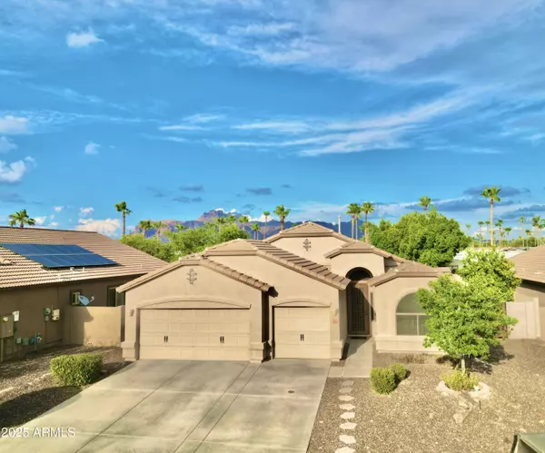 867 S Del Rio Court, Apache Junction, AZ 85120