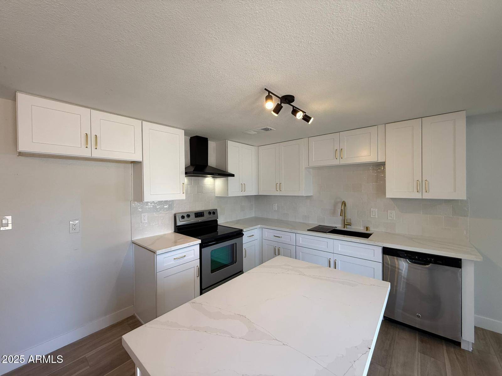 Phoenix, AZ 85035,1645 N 73RD Drive