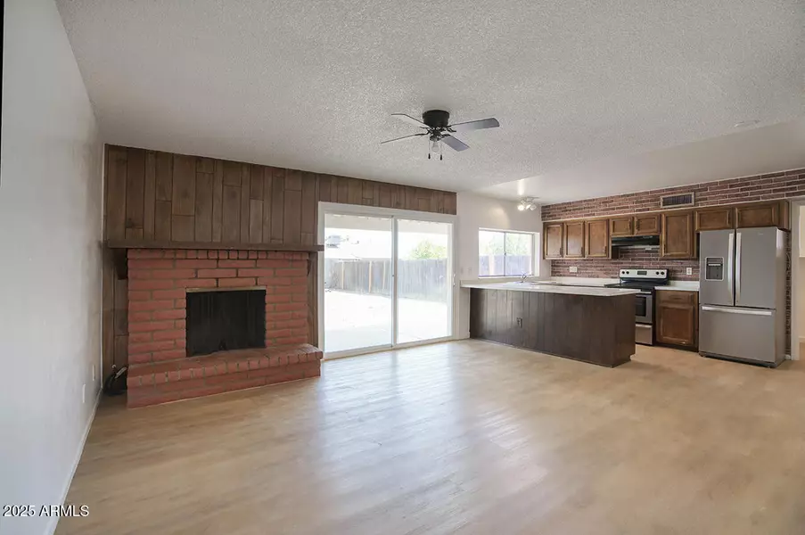 3025 W Villa Rita Drive, Phoenix, AZ 85053