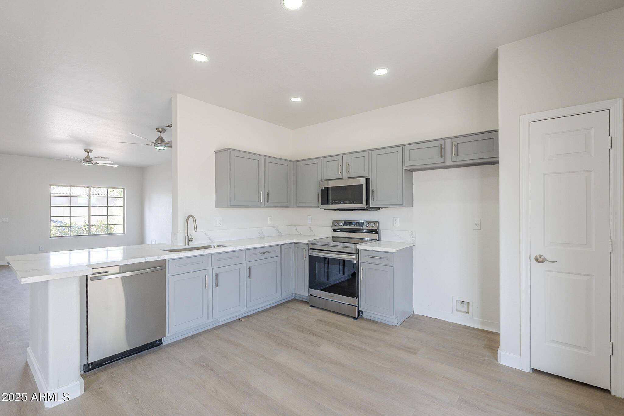 Tolleson, AZ 85353,9104 W ELWOOD Street