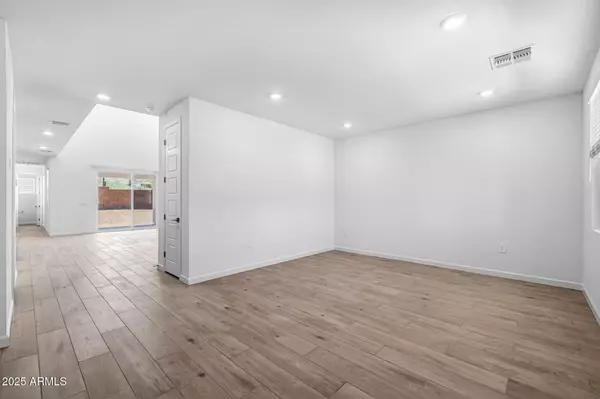 Phoenix, AZ 85041,2319 W PEARCE Road