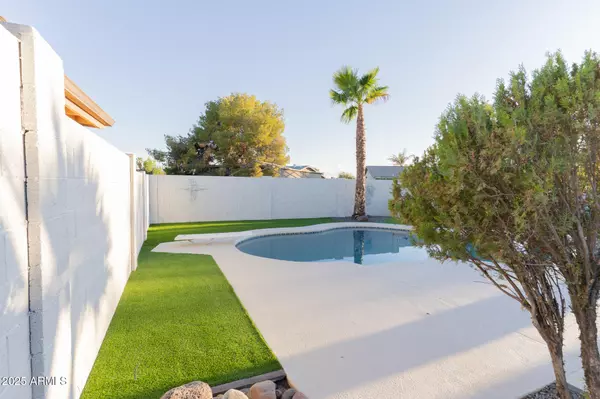 Phoenix, AZ 85027,1407 W UTOPIA Road