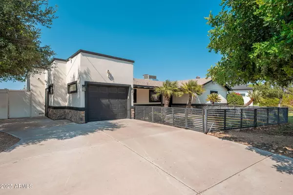 3002 E GLENROSA Avenue, Phoenix, AZ 85016