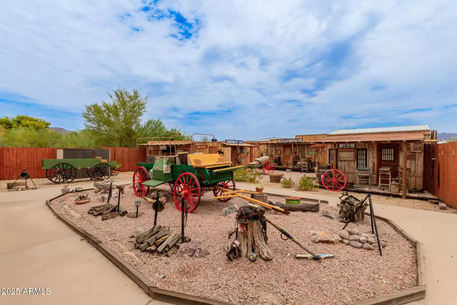 2015 N DELAWARE Drive, Apache Junction, AZ 85120