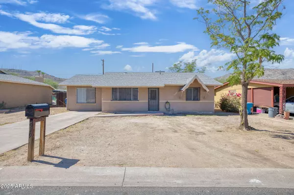 919 W PIEDMONT Road, Phoenix, AZ 85041