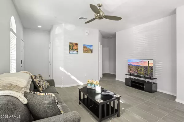 Tempe, AZ 85288,2402 E 5TH Street #1589