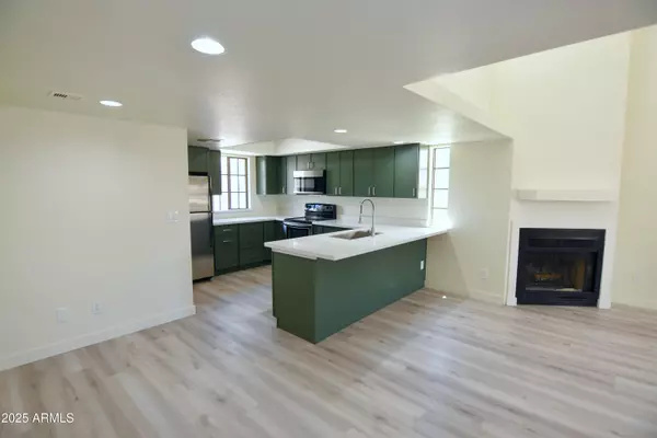 Phoenix, AZ 85027,2020 W UNION HILLS Drive #240