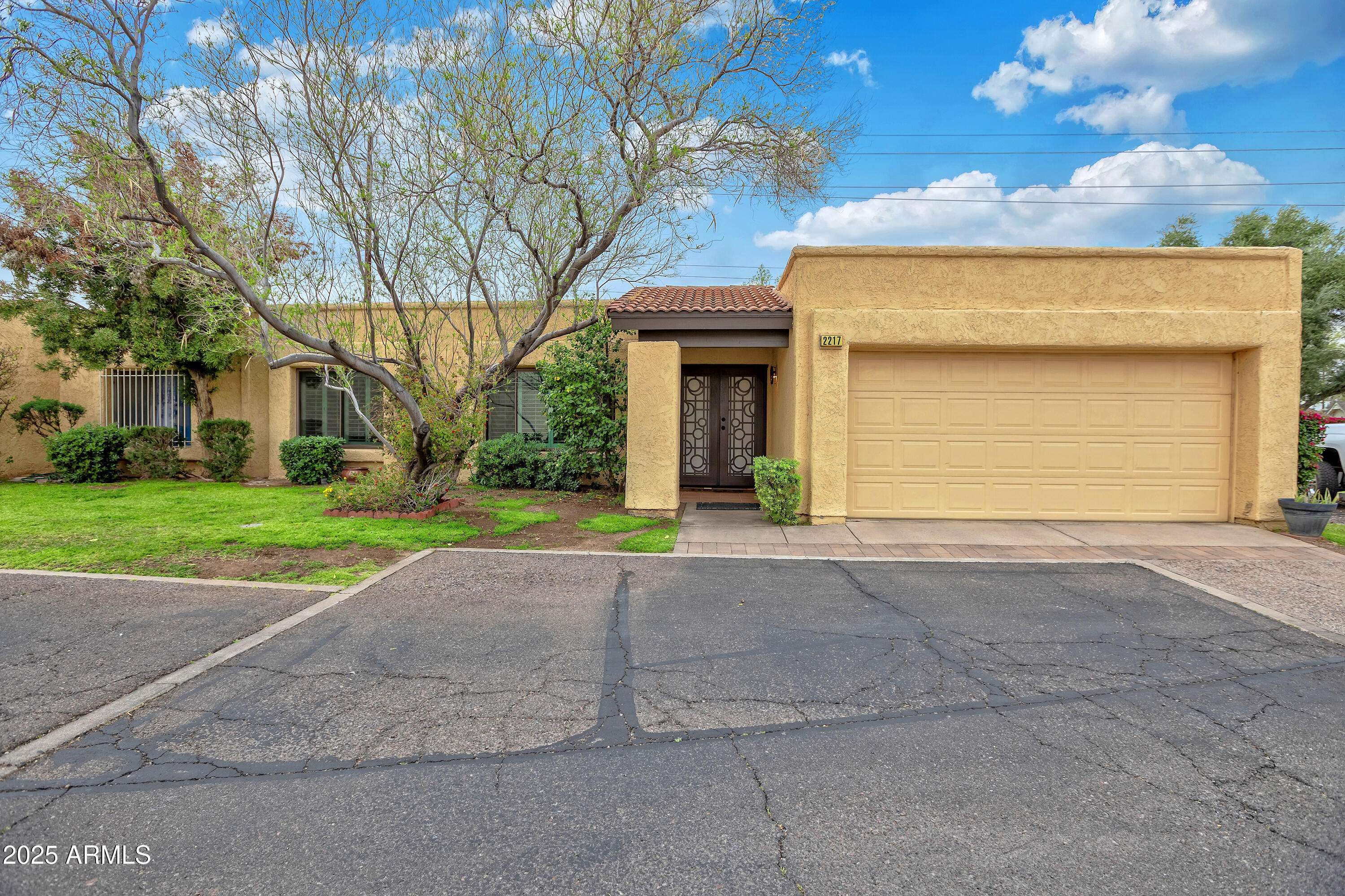 2217 W CLAREMONT Street, Phoenix, AZ 85015
