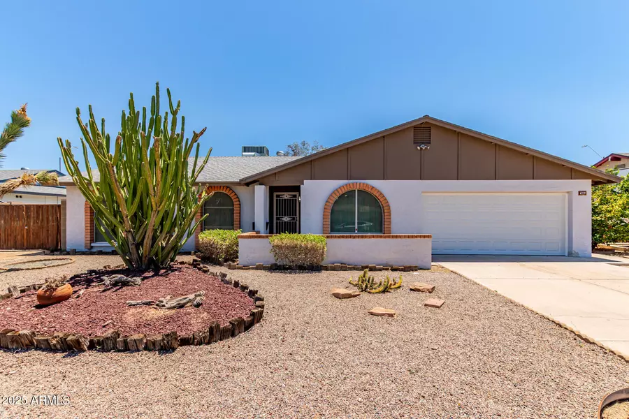 3833 W WOODRIDGE Drive, Glendale, AZ 85308