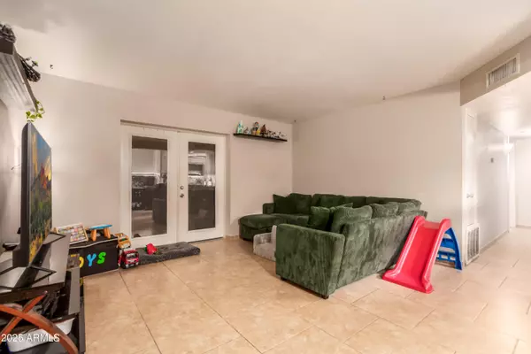 Phoenix, AZ 85020,1130 E BUTLER Drive #A1