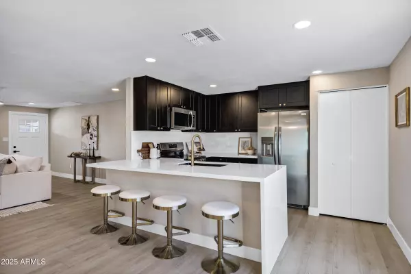 Phoenix, AZ 85032,3902 E JOAN DE ARC Avenue