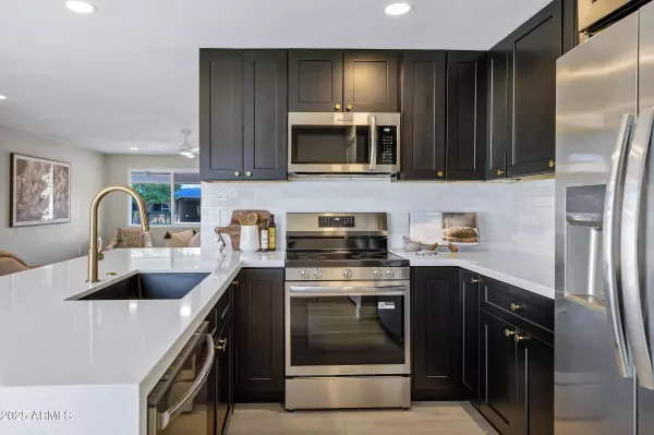 Phoenix, AZ 85032,3902 E JOAN DE ARC Avenue