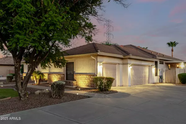 5343 W WHISPERING WIND Drive, Glendale, AZ 85310