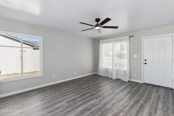 Phoenix, AZ 85032,2726 E DAHLIA Drive