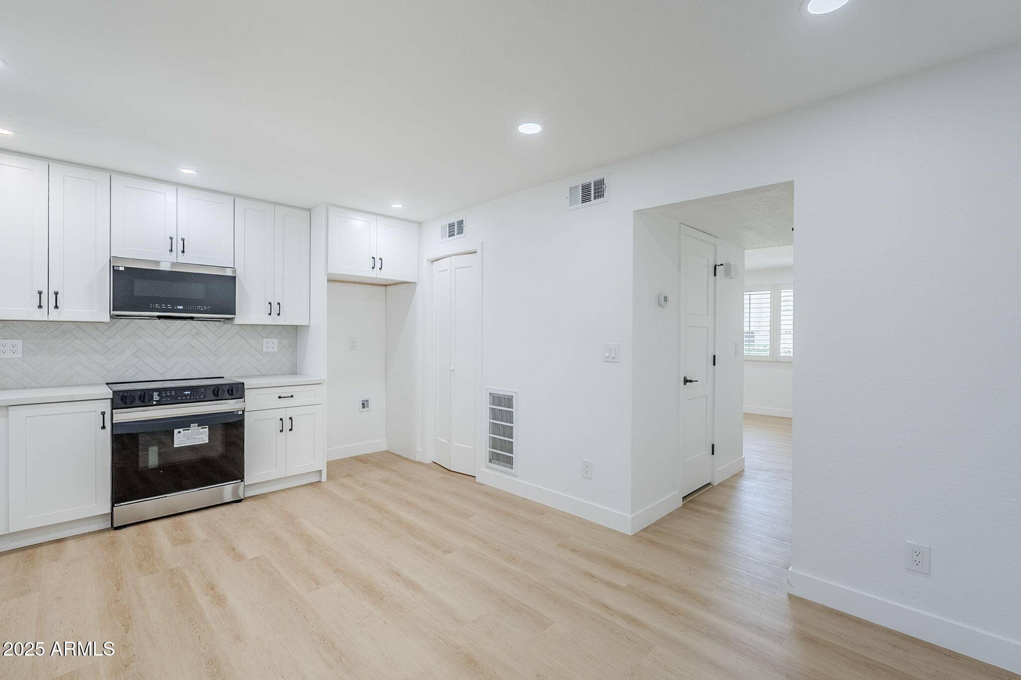 Scottsdale, AZ 85251,6833 E OSBORN Road #D