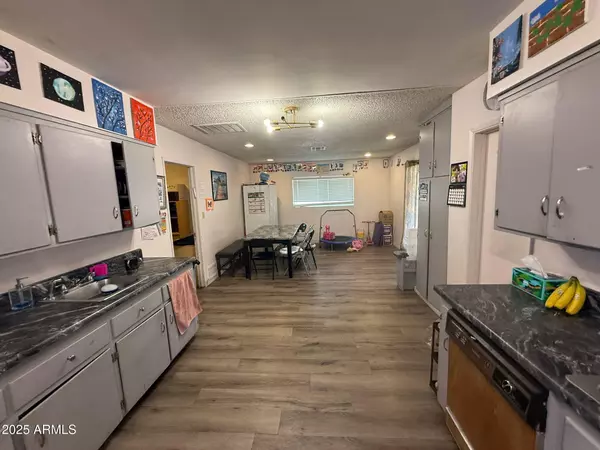 Phoenix, AZ 85014,6323 N 11TH Street