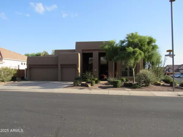 4823 E HASHKNIFE Road, Phoenix, AZ 85054