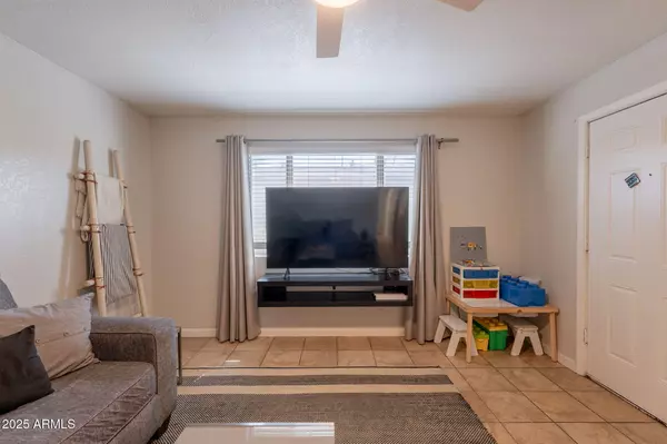 Phoenix, AZ 85018,3402 N 32nd Street #163