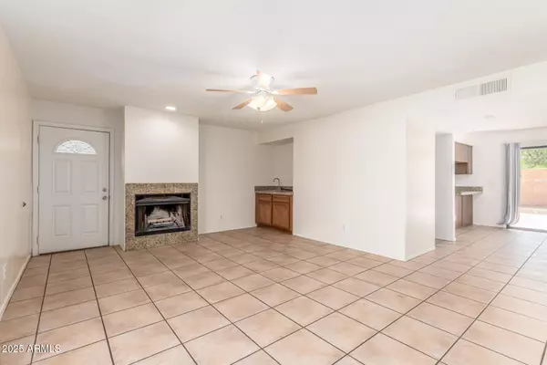 13627 N HAMILTON Drive #104, Fountain Hills, AZ 85268
