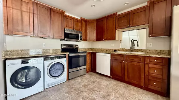 Scottsdale, AZ 85257,8004 E OAK Street