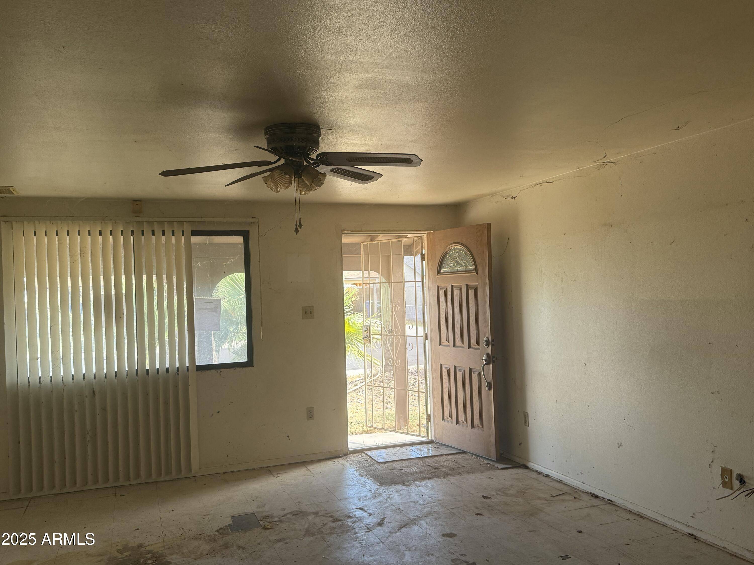 Phoenix, AZ 85033,7416 W ROMA Avenue