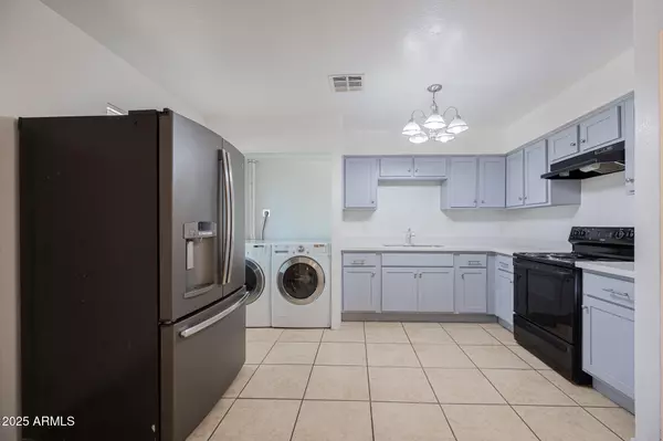 Phoenix, AZ 85040,2571 E MOBILE Lane #3