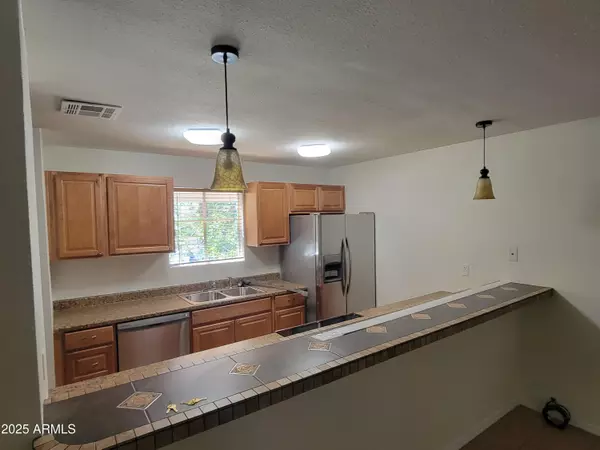 Phoenix, AZ 85020,8838 N 8TH Street #206