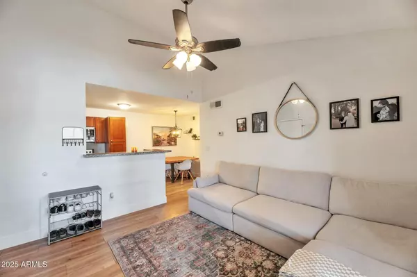 623 W GUADALUPE Road #213, Mesa, AZ 85210