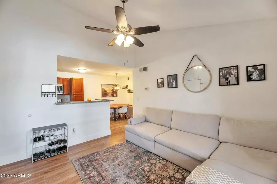 623 W GUADALUPE Road #213, Mesa, AZ 85210