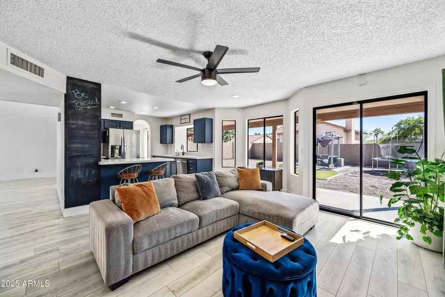 2721 E DRY CREEK Road, Phoenix, AZ 85048