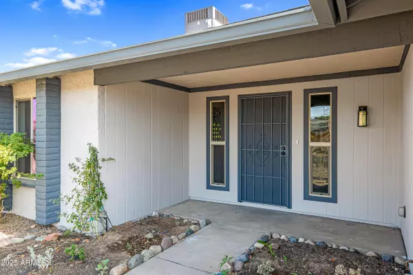 Phoenix, AZ 85022,815 E PARADISE Lane