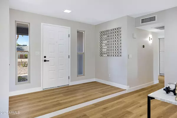 Phoenix, AZ 85022,815 E PARADISE Lane